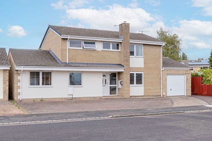 4 Bedroom Detached House For Sale In Petre Place, Kidlington, OX5