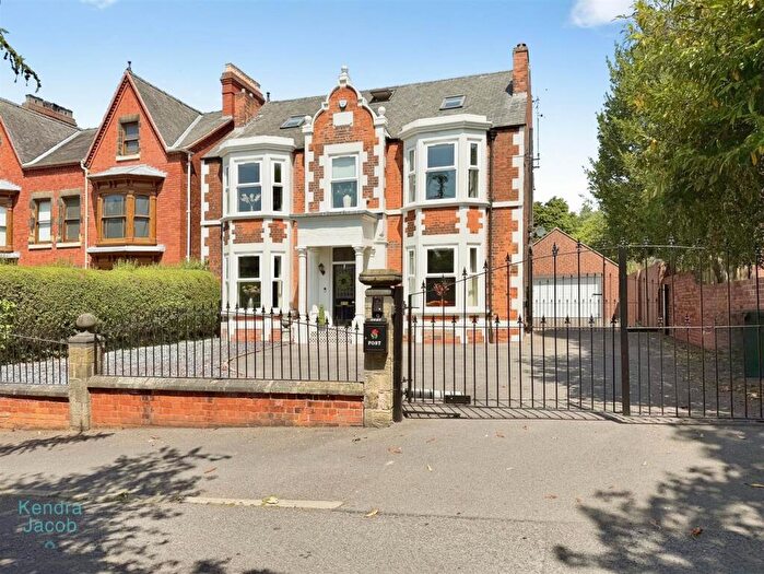 6 Bedroom Detached House For Sale In Blyth Grove, Worksop, S81