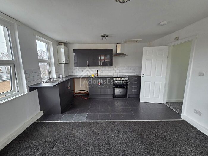 2 Bedroom Flat To Rent In George Street, Dewsbury, WF13