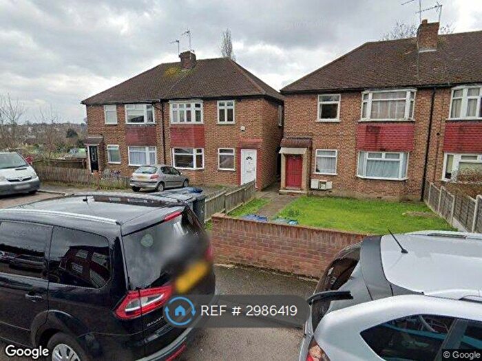 2 Bedroom Maisonette To Rent In Marlborough Close, London, N20
