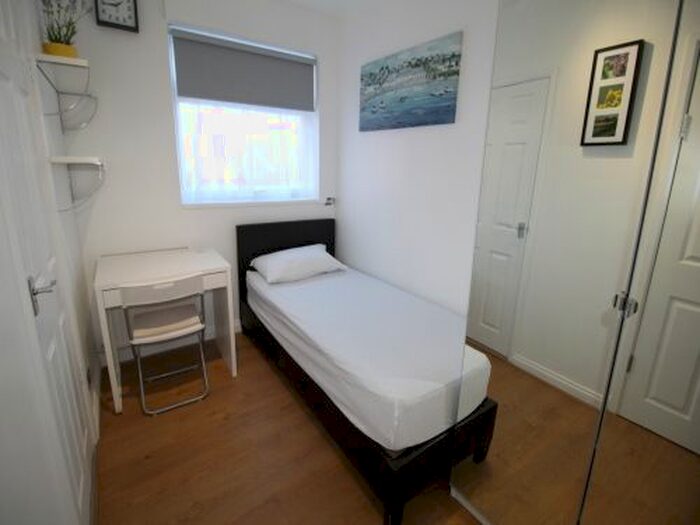 5 Bedroom Flat To Rent In Warwick Road, Kenilworth, CV8