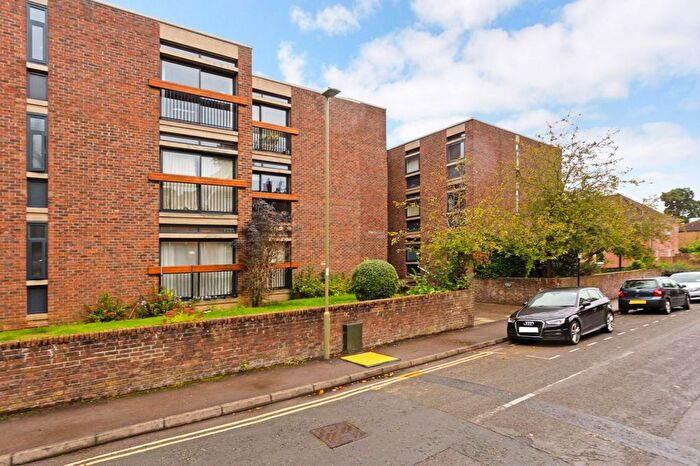 1 Bedroom Flat For Sale In Martin Court, Middle Way, Oxford, OX2