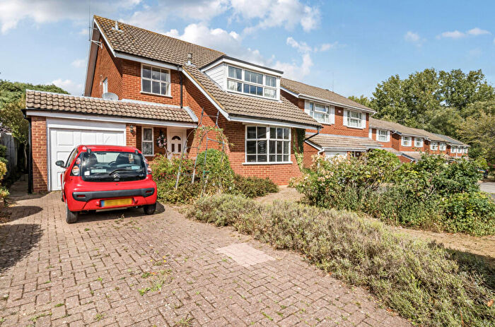 4 Bedroom Detached House For Sale In Overbury Avenue, Wokingham, Berkshire, RG41