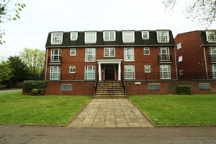 1 Bedroom Flat To Rent In Wellington Road, Bush Hill Park, EN1