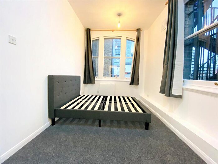 2 Bedroom Apartment To Rent In Whitechapel High Street, London, E1