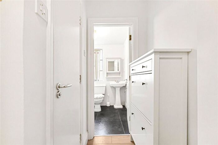 2 Bedroom Apartment To Rent In Roy Square, London, E14