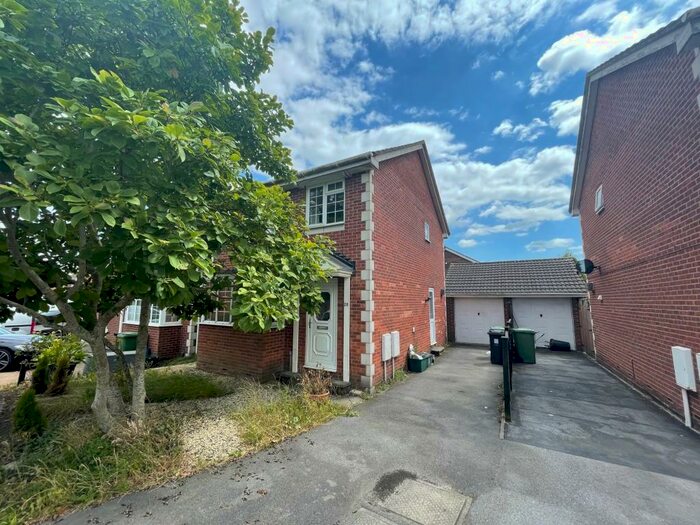 3 Bedroom House To Rent In Crows Grove, Bradley Stoke, Bristol, BS32