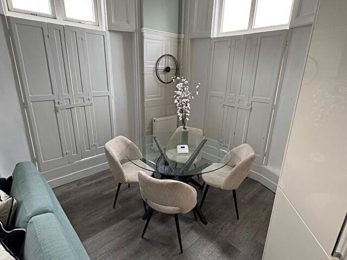 2 Bedroom Flat To Rent In Church Road, London, SE19