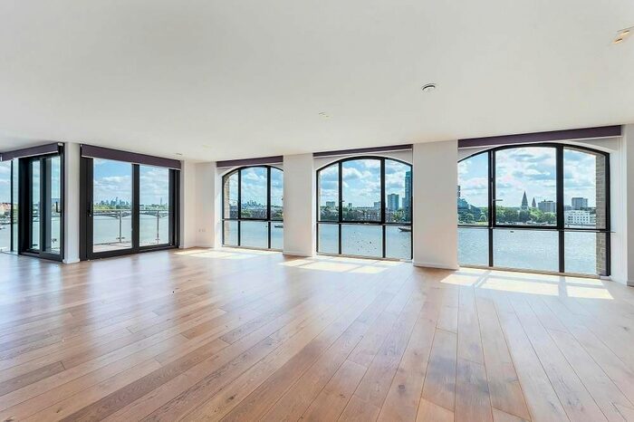 3 Bedroom Flat To Rent In Lots Road, London, SW10