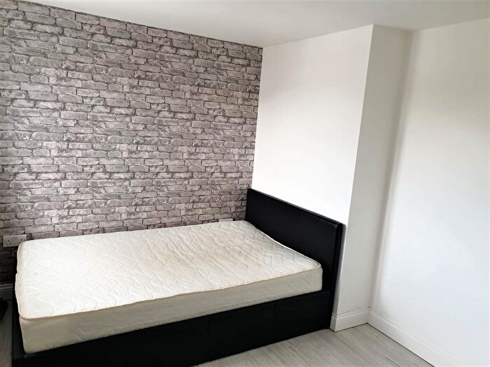 1 Bedroom Studio To Rent In Old Bedford Road, Room, Luton, Bedfordshire, LU2