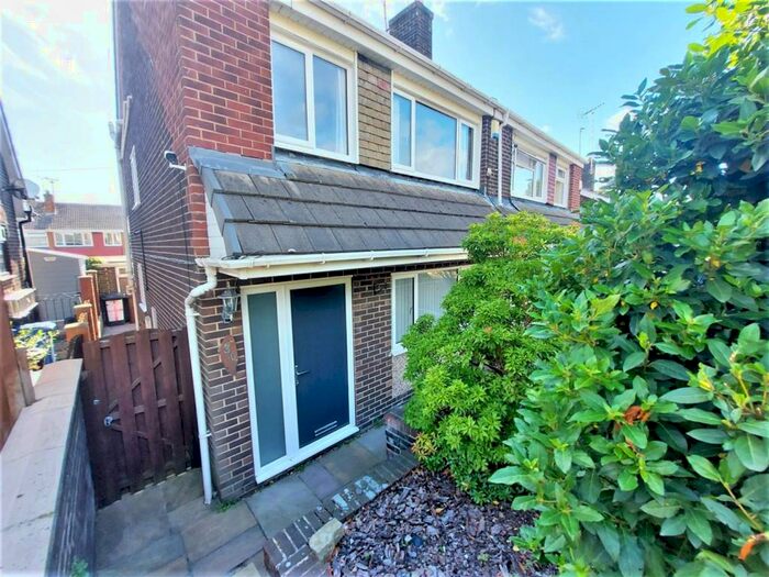 4 Bedroom Semi-Detached House To Rent In Greengate Lane, Sheffield, S35