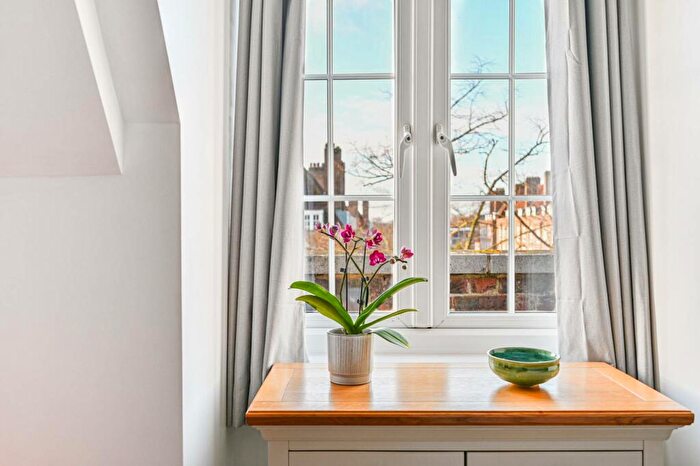 1 Bedroom Flat For Sale In Dog Kennel Hill Estate, East Dulwich, London, SE22