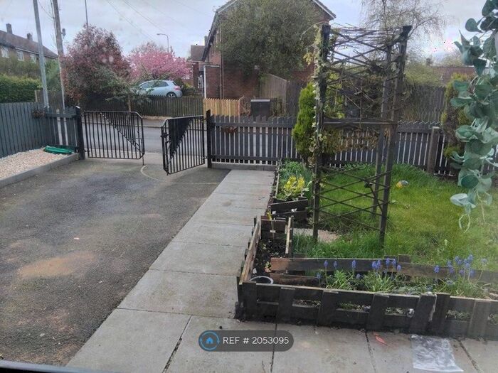 5 Bedroom Terraced House To Rent In Bank Grove, Manchester, M38