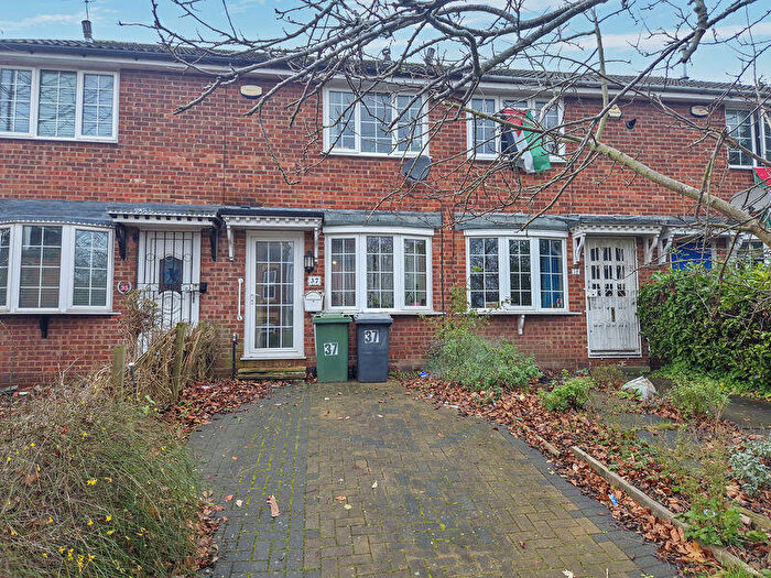 2 Bedroom Detached House To Rent In Cliff Mount, Leeds, LS6