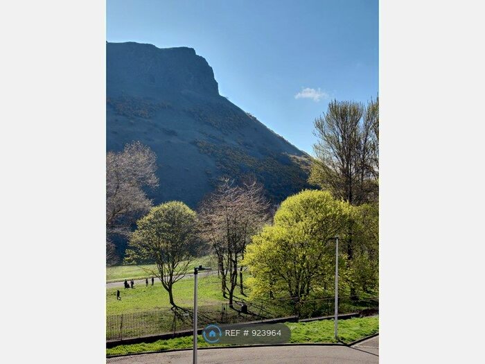 2 Bedroom Flat To Rent In Holyrood Court, Edinburgh, EH8