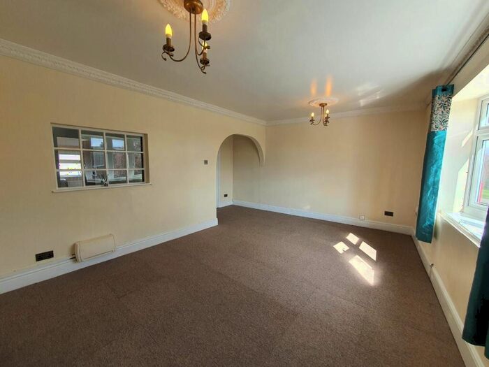 1 Bedroom Flat For Sale In A Edlington Lane, Warmsworth, Doncaster, DN4