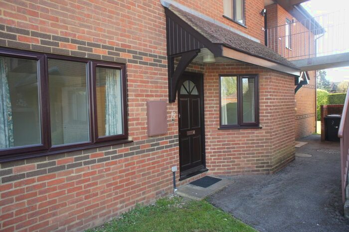 2 Bedroom Flat To Rent In Denton Court, Marlow SL7