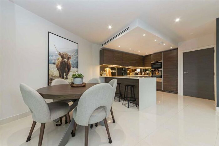 3 Bedroom Flat To Rent In St. Georges Circus, Southwark, SE1