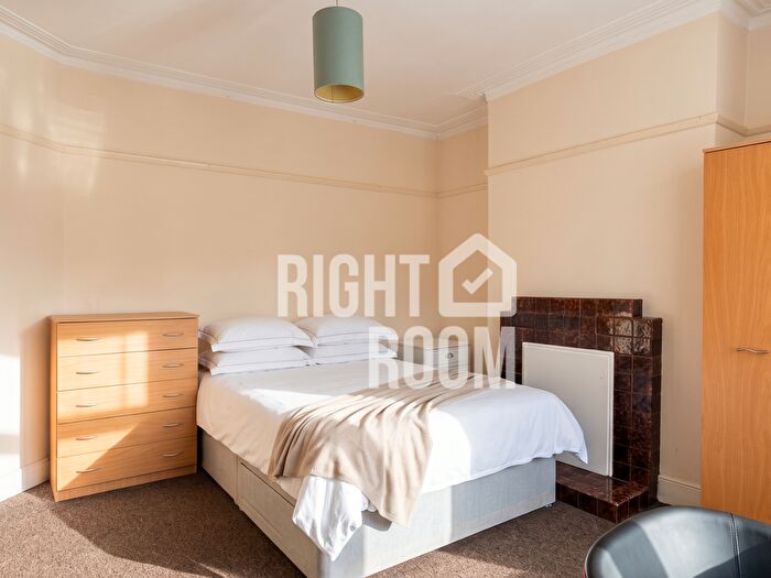 4 Bedroom Semi Detached House To Rent In Bed House, Highfield Lane, Southampton, SO17