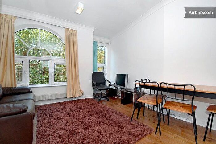 3 Bedroom Flat To Rent In Charing Cross Road, London, WC2H