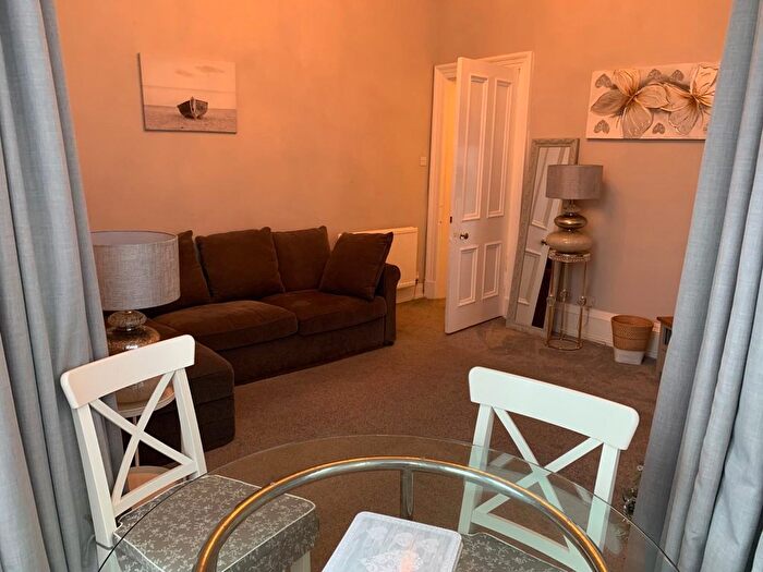 2 Bedroom Flat To Rent In Lawrence Street, Glasgow, G11