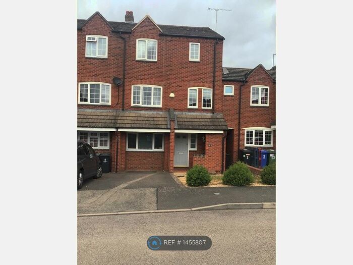 4 Bedroom Terraced House To Rent In Lodge Close, Grange Park, Northampton, NN4