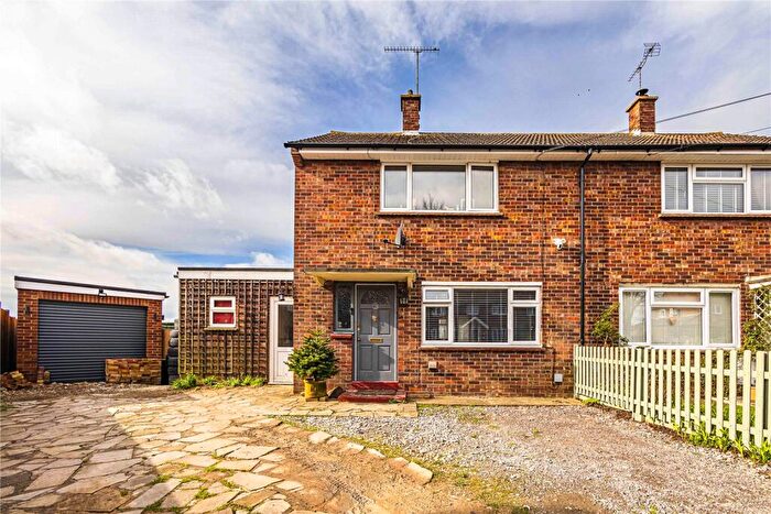 2 Bedroom Semi-Detached House For Sale In Lords Close, Stanbridge, Central Bedfordshire, LU7
