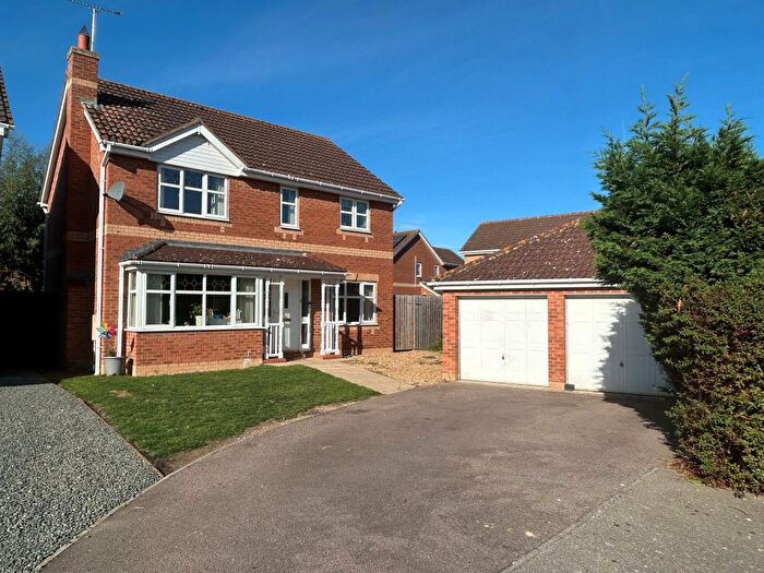 4 Bedroom Detached House For Sale In Alvis Drive, Yaxley, Peterborough, PE7