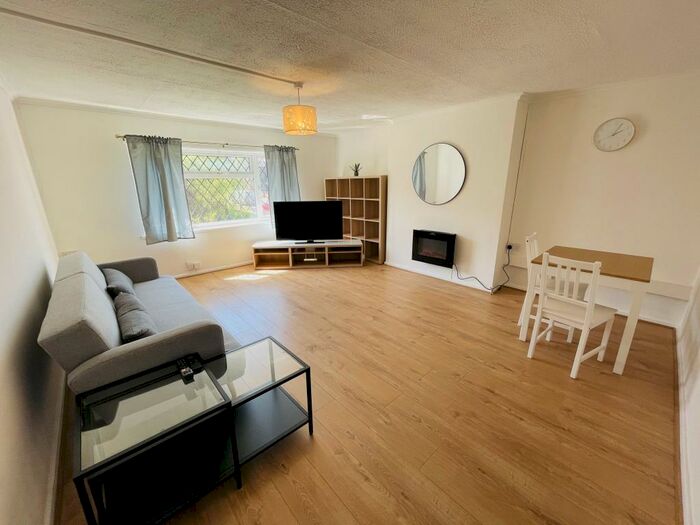 2 Bedroom Flat To Rent In Lewisham Court, Morley, Leeds, LS27