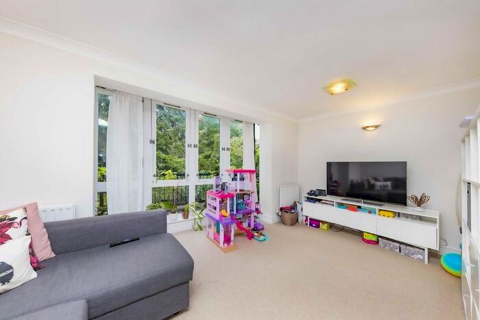 3 Bedroom Property To Rent In Meldon Close, London, SW6