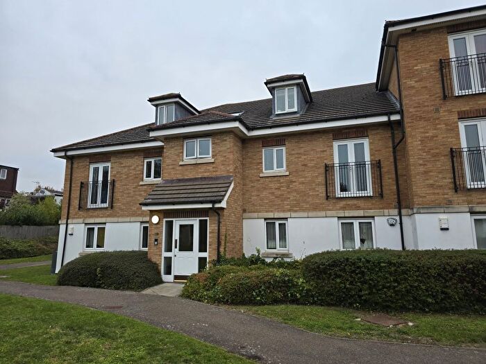 2 Bedroom Flat To Rent In Stafford Close, Southgate, N14