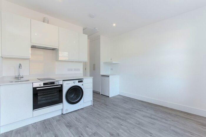 Studio To Rent In Sunnyhill Road, Streatham, SW16