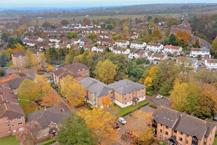 2 Bedroom Flat To Rent In Woodland Grove, Epping, CM16