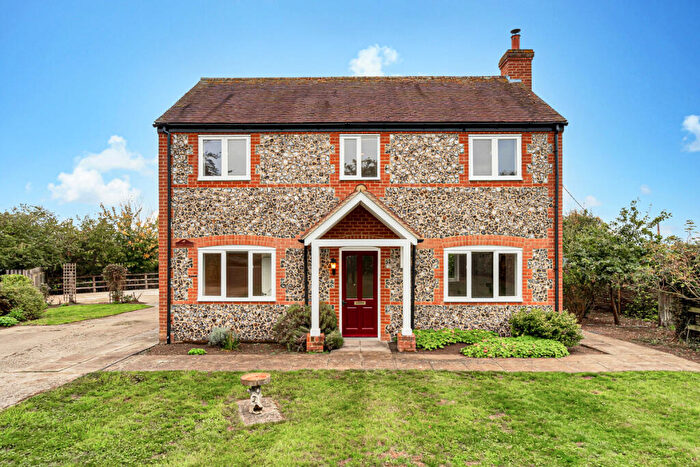 3 Bedroom Detached House To Rent In Bosmore Lane, Henley-on-thames, RG9