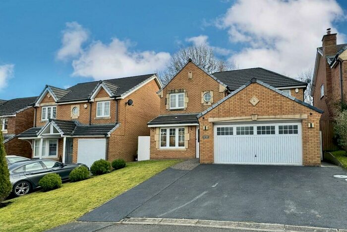 4 Bedroom Detached House To Rent In Kestrel View, Glossop, SK13