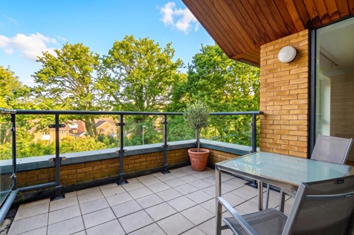 2 Bedroom Flat To Rent In Woking, Surrey, GU21
