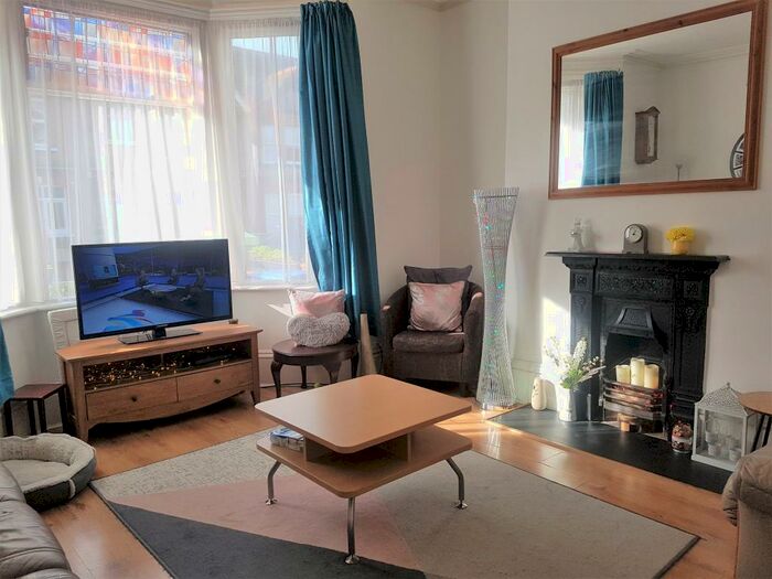 2 Bedroom Ground Flat To Rent In Windsor Avenue, Margate, CT9