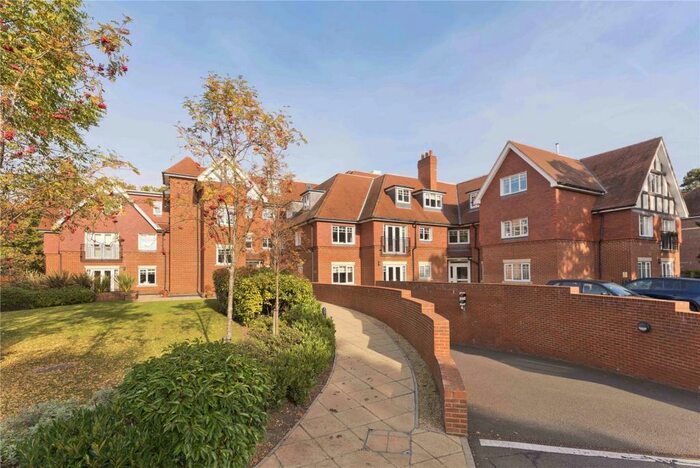 2 Bedroom Flat To Rent In Cleve Place, Bridgewater Road, Weybridge, Surrey, KT13