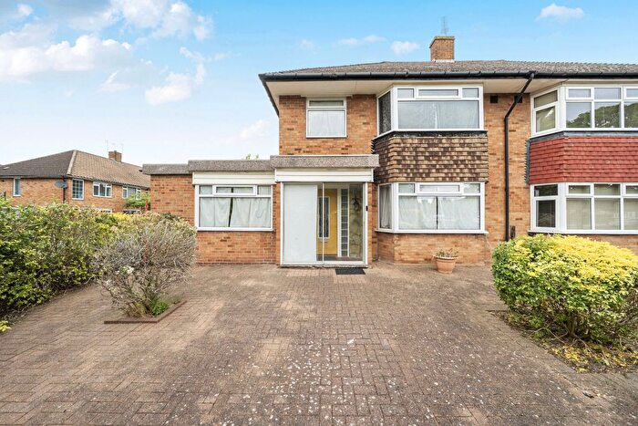 4 Bedroom Semi-Detached House For Sale In Porcupine Close, London, SE9