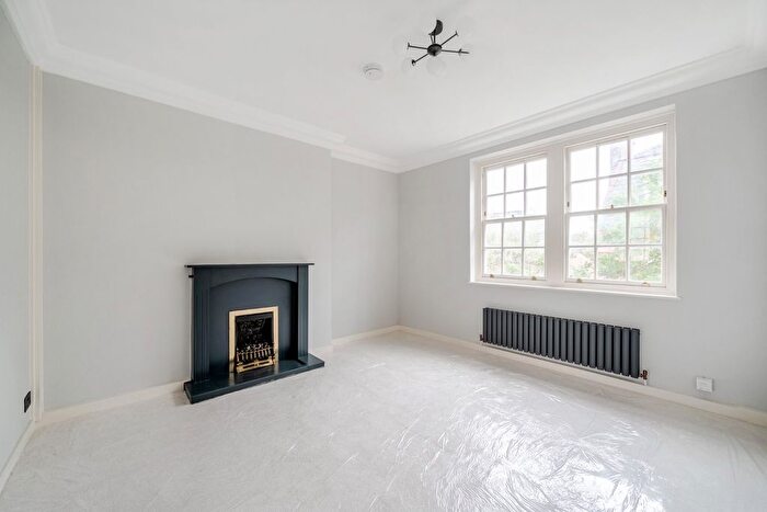 2 Bedroom Flat For Sale In Peabody Estate, Fulham Palace Road, London, W6