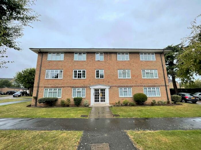 2 Bedroom Apartment To Rent In Robin Hood Lane, Sutton, SM1