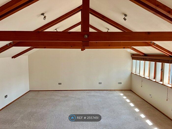 2 Bedroom Flat To Rent In London House, Tavistock, PL19