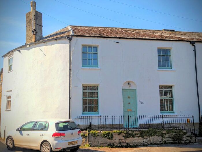 3 Bedroom Town House To Rent In Church Street, Bridport, DT6