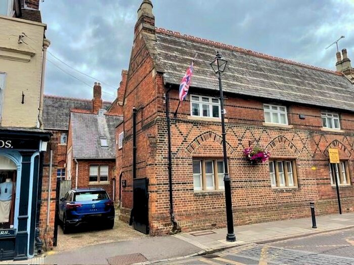 4 Bedroom Town House To Rent In High Street, Eton, Windsor, SL4