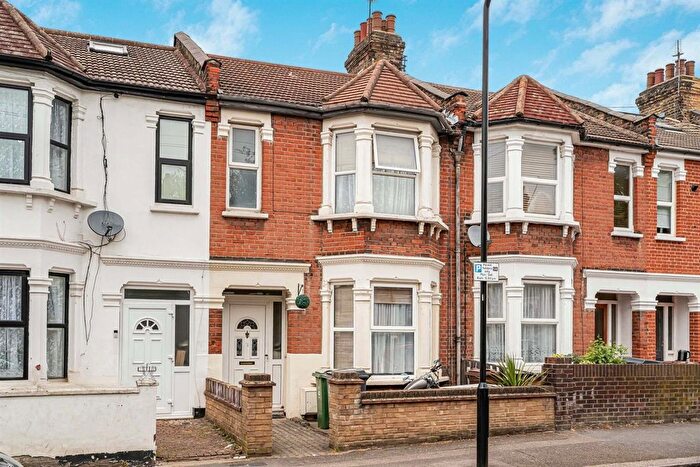 3 Bedroom Terraced House For Sale In Knotts Green Road, Leyton, London, E10