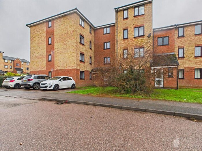 2 Bedroom Flat For Sale In Prestatyn Close, Stevenage, SG1