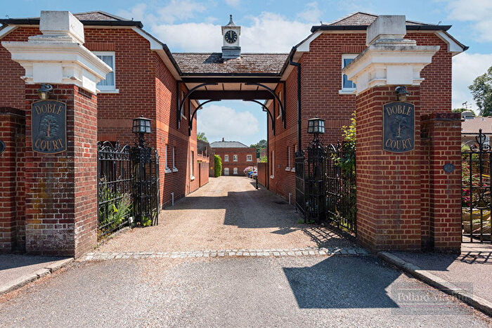 2 Bedroom Flat For Sale In Addington Road, Sanderstead, CR2