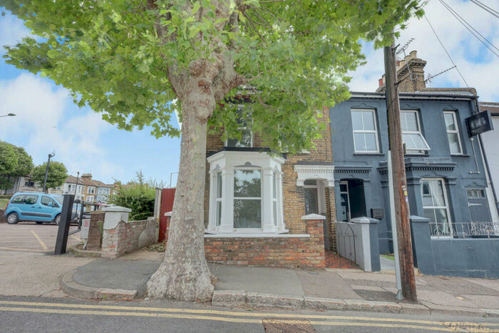 3 Bedroom End Of Terrace House To Rent In Pleasant Road, Southend-on-sea, SS1