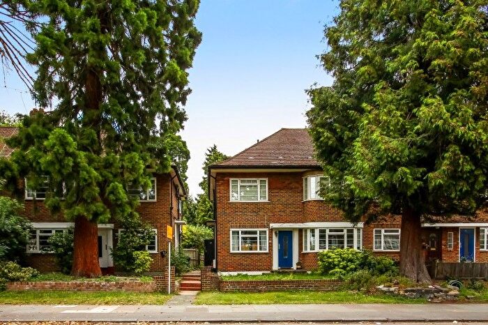 4 Bedroom Flat To Rent In Queens Court, Kingston Upon Thames, Surrey, KT2