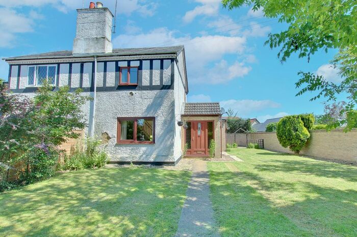 3 Bedroom Semi-Detached House To Rent In Holywell, St. Ives, Huntingdon PE27